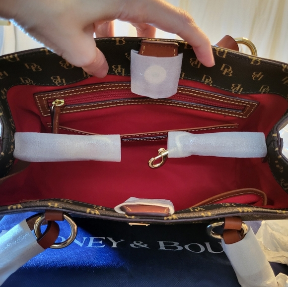 3-PIECE DOONEY & BOURKE GRETTA "BRIANNA" Tote, Pouch & XL Dust Cover NWT - Picture 5 of 9